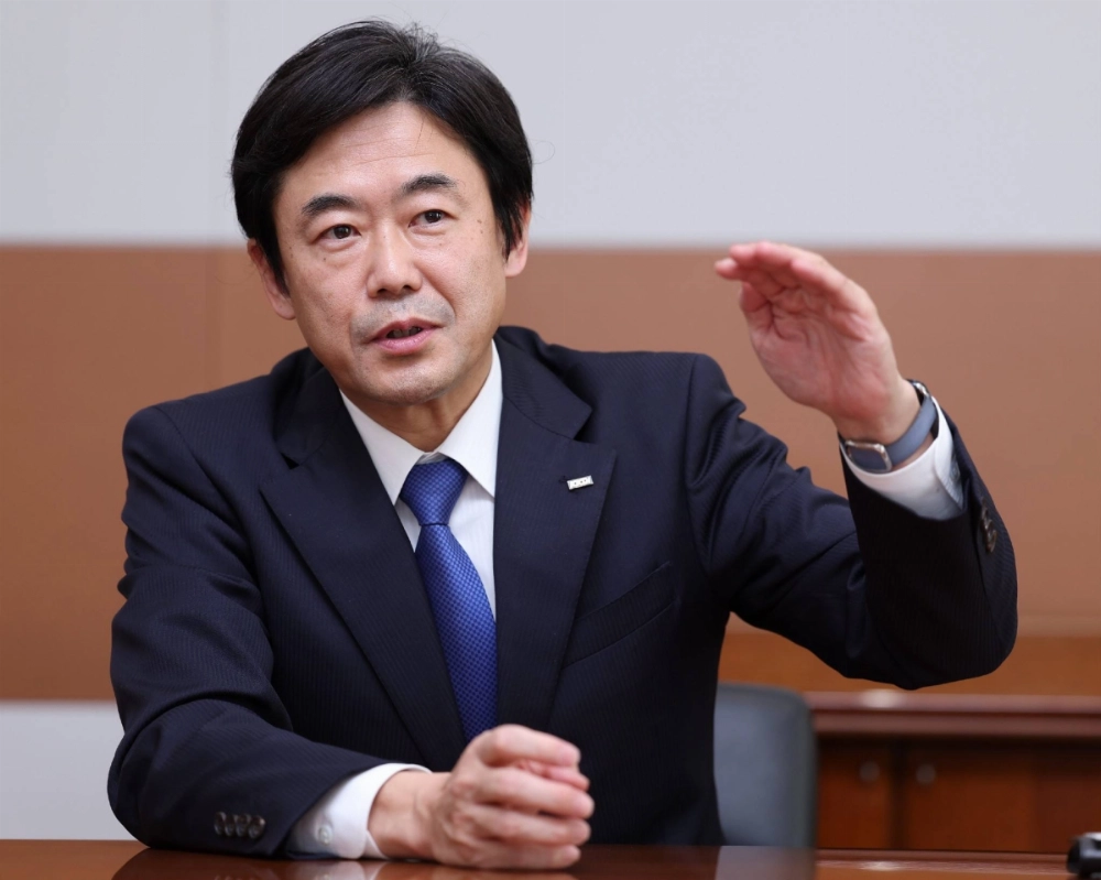 KDDI President and CEO Hiromichi Matsuda is interviewed in Tokyo last week. KDDI President and CEO Hiromichi Matsuda is interviewed in Tokyo last week.