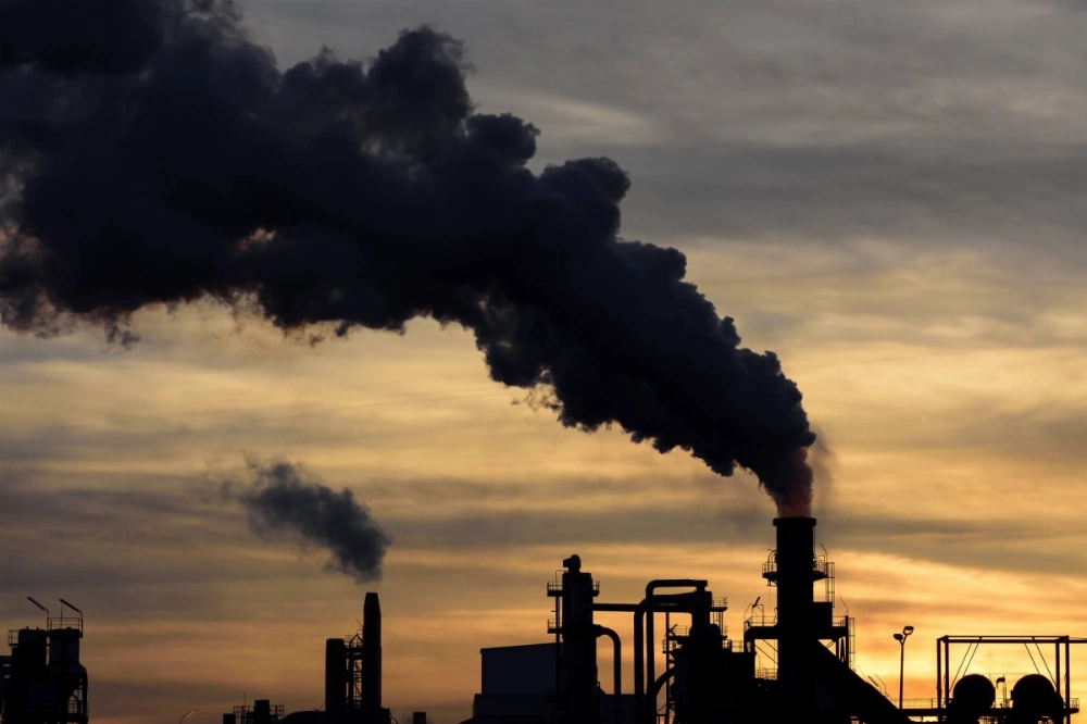 Emissions from industry in fiscal 2023 declined 4.0% from the previous year, and those from households fell 6.8%, according to the Environment Ministry. Emissions from industry in fiscal 2023 declined 4.0% from the previous year, and those from households fell 6.8%, according to the Environment Ministry.