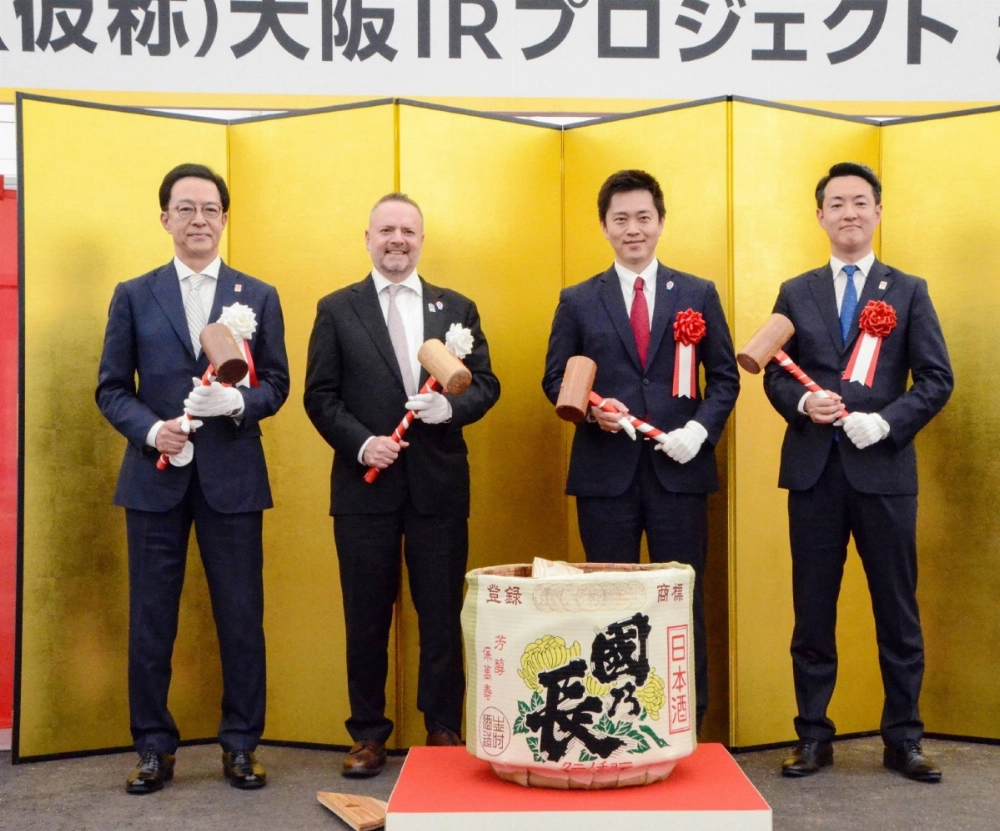 Osaka Gov. Hirofumi Yoshimura (second from right) attends a groundbreaking ceremony held in Osaka Thursday for an integrated resort including a casino, along with Osaka Mayor Hideyuki Yokoyama (right) and Osaka IR representatives Toyonori Takahashi (left) and Edward Bowers. Osaka Gov. Hirofumi Yoshimura (second from right) attends a groundbreaking ceremony held in Osaka Thursday for an integrated resort including a casino, along with Osaka Mayor Hideyuki Yokoyama (right) and Osaka IR representatives Toyonori Takahashi (left) and Edward Bowers.