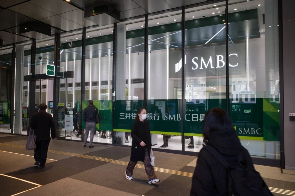 The tie-up between Sumitomo Mitsui Banking and its new partners will target U.S. middle-market companies, according to executives.  The tie-up between Sumitomo Mitsui Banking and its new partners will target U.S. middle-market companies, according to executives.