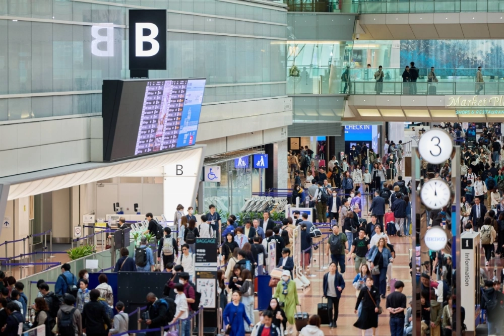 The operator of Tokyo's Haneda Airport has been warned by the government over its inappropriate transactions. The operator of Tokyo's Haneda Airport has been warned by the government over its inappropriate transactions.