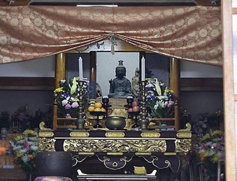 The Kanzeon Bodhisattva statue that was returned to the Kannonji Temple in Tsushima, Nagasaki Prefecture, on Monday The Kanzeon Bodhisattva statue that was returned to the Kannonji Temple in Tsushima, Nagasaki Prefecture, on Monday
