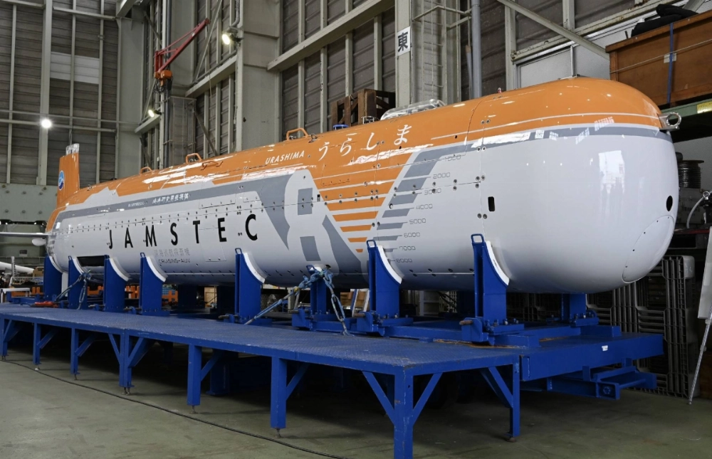 The deep sea explorer Urashima 8000 is unveiled Monday at the Japan Agency for Marine-Earth Science and Technology in Yokosuka, Kanagawa Prefecture. The deep sea explorer Urashima 8000 is unveiled Monday at the Japan Agency for Marine-Earth Science and Technology in Yokosuka, Kanagawa Prefecture.