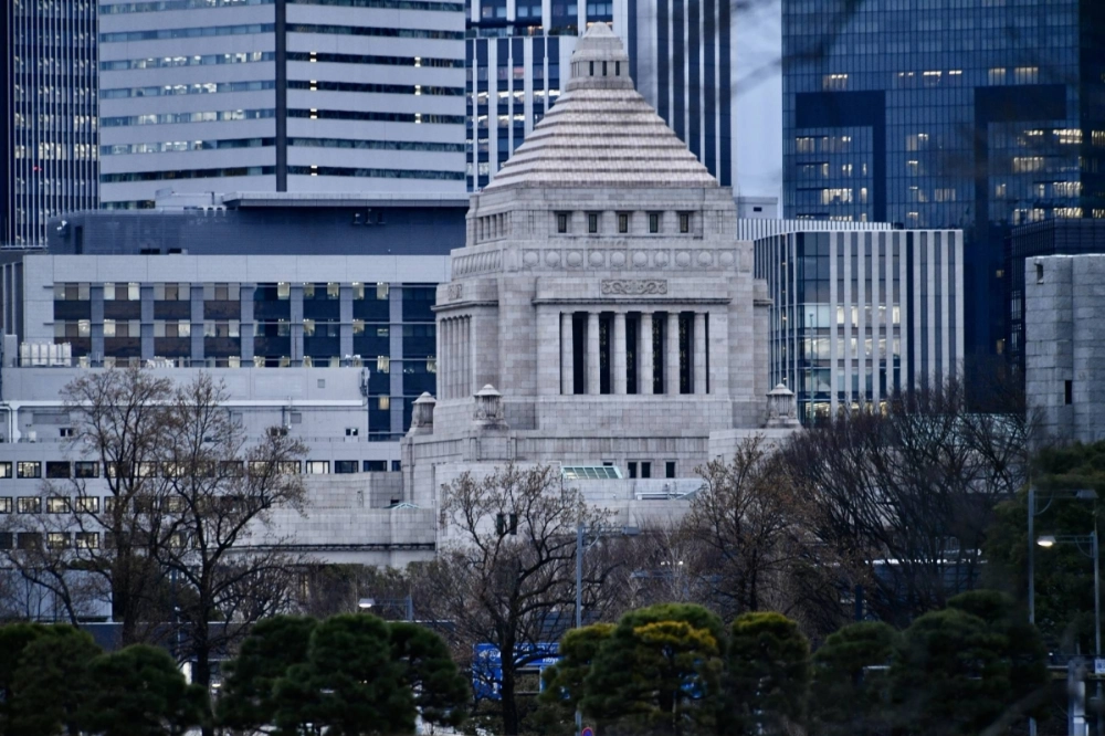 Senior officials of Liberal Democratic Party and Komeito agreed Tuesday on the need to draft a supplementary budget before a possible extraordinary session of the Diet this autumn. Senior officials of Liberal Democratic Party and Komeito agreed Tuesday on the need to draft a supplementary budget before a possible extraordinary session of the Diet this autumn.