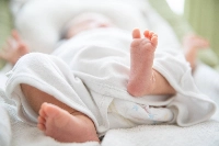 The government should "design a specific system by around fiscal 2026 to make standard childbirth expenses free of charge,” an expert panel said, as the aging nation seeks to reverse its declining population and shrinking pool of tax-paying workers. | Getty Images