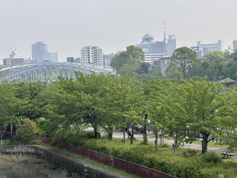 Walking along Osaka's Kanjosen brings you closer to a different side of the city that the head-in-the-clouds Expo 2025 misses. Walking along Osaka's Kanjosen brings you closer to a different side of the city that the head-in-the-clouds Expo 2025 misses.