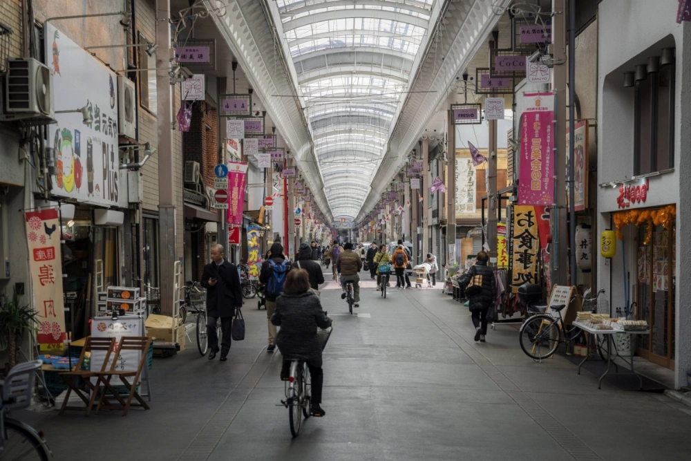 The Japanese economy flipped back into reverse in the first three months of the year, with consumption staying below its pre-pandemic level as inflation saps purchasing power. The Japanese economy flipped back into reverse in the first three months of the year, with consumption staying below its pre-pandemic level as inflation saps purchasing power.