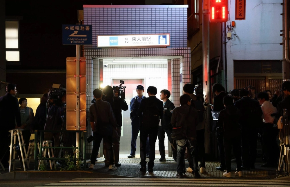 Police officers stand guard on May 7 outside Todaimae Station in Tokyo's Bunkyo Ward after a random stabbing that injured a University of Tokyo student. Police officers stand guard on May 7 outside Todaimae Station in Tokyo's Bunkyo Ward after a random stabbing that injured a University of Tokyo student.