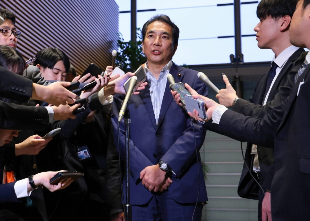 Agriculture minister Taku Eto responds to questions from reporters on Monday at the Prime Minister's Office. Agriculture minister Taku Eto responds to questions from reporters on Monday at the Prime Minister's Office.