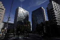Tokio Marine Holdings, MS&AD Insurance Group Holdings and Sompo Holdings posted record consolidated net profits for the second straight year in fiscal 2024, which ended in March, driven by gains from the sale of cross-held shares, according to their earnings reports. | Bloomberg