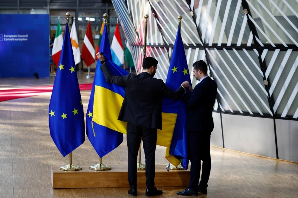 Ushers replace a European Union flag with a Ukrainian flag on the day of an EU leaders' special summit to discuss Ukraine and European defense in Brussels on March 6. Ushers replace a European Union flag with a Ukrainian flag on the day of an EU leaders' special summit to discuss Ukraine and European defense in Brussels on March 6.