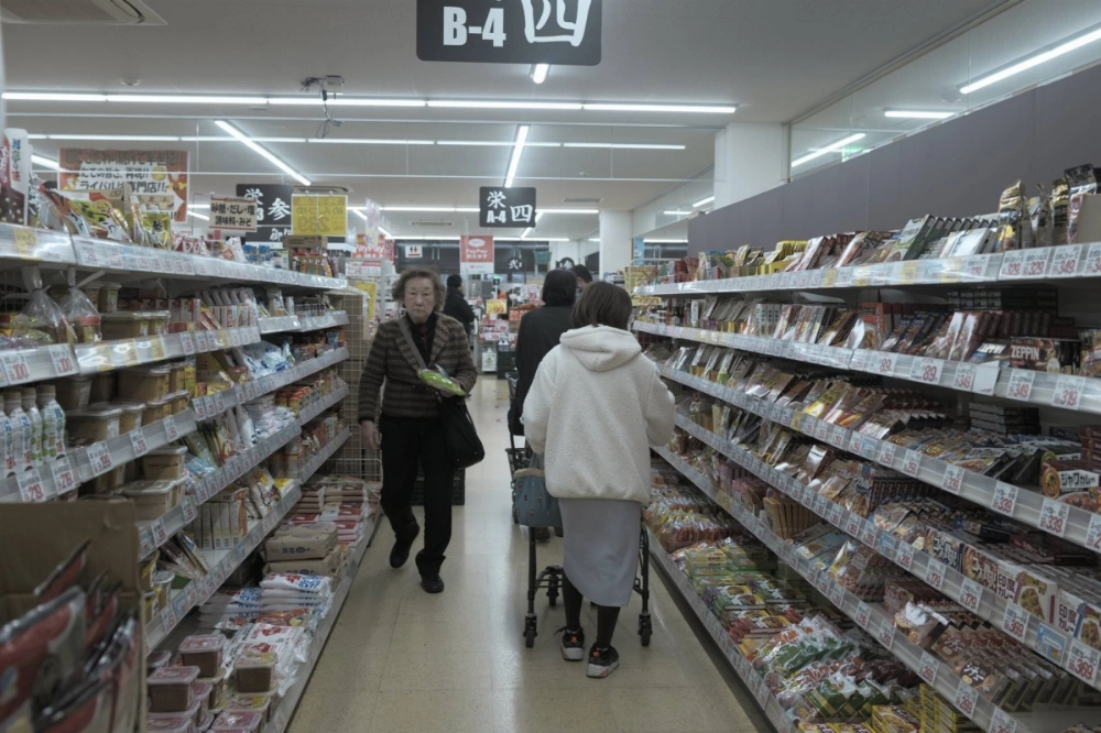 Japan's consumer prices excluding fresh food rose 3.5% from a year earlier in April, with food items, especially rice, remaining a major contributor to price growth. Japan's consumer prices excluding fresh food rose 3.5% from a year earlier in April, with food items, especially rice, remaining a major contributor to price growth.