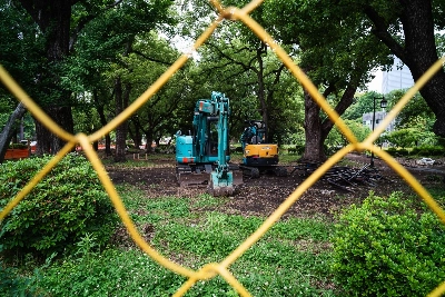 Construction equipment sits idle in a park near Shiba Toshogu shrine in Tokyo's Minato Ward. While Japan has a history of treating its trees with reverence, green coverage is said to be lacking in most of the major cities.  Construction equipment sits idle in a park near Shiba Toshogu shrine in Tokyo's Minato Ward. While Japan has a history of treating its trees with reverence, green coverage is said to be lacking in most of the major cities.