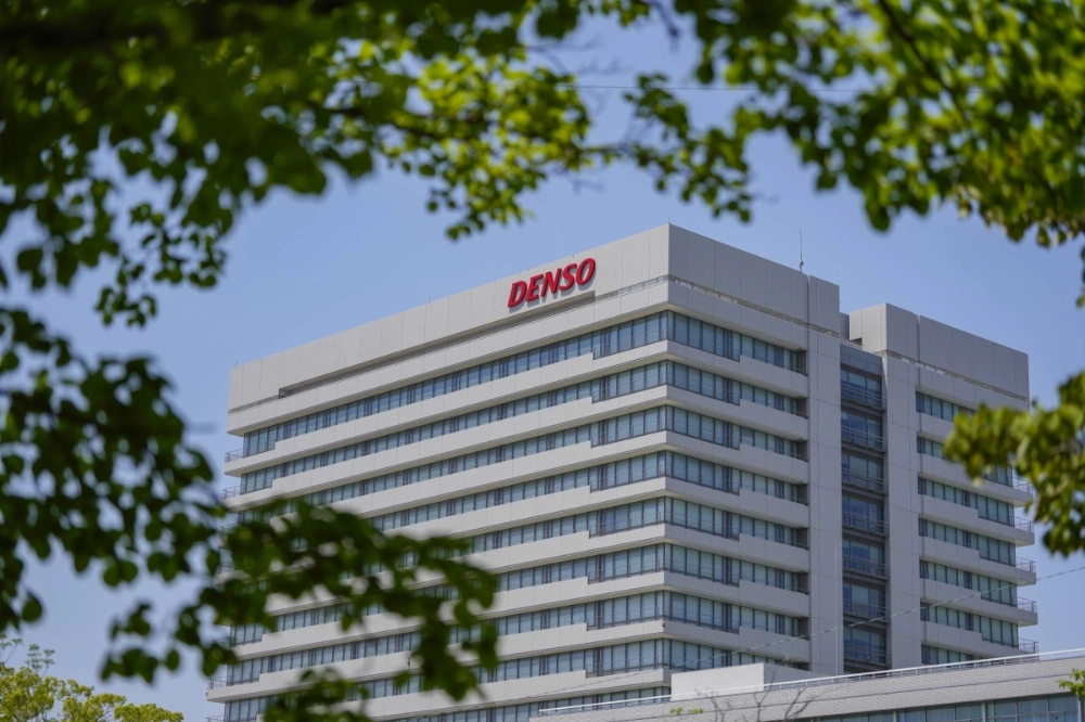 Denso is expanding its agricultural business and hopes to become a key supplier of industrialized greenhouses capable of producing food in any climate. Denso is expanding its agricultural business and hopes to become a key supplier of industrialized greenhouses capable of producing food in any climate.