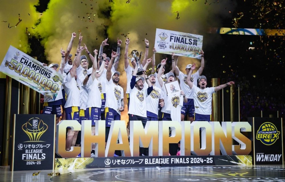 Members of Utsunomiya Brex celebrate their victory at Yokohama Arena on Tuesday. Members of Utsunomiya Brex celebrate their victory at Yokohama Arena on Tuesday.
