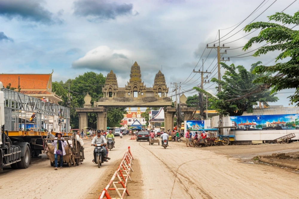Authorities in northwestern Cambodia have detained around 50 foreign nationals, including more than 20 Japanese, in a raid targeting online gambling and fraud operations in Poipet. Authorities in northwestern Cambodia have detained around 50 foreign nationals, including more than 20 Japanese, in a raid targeting online gambling and fraud operations in Poipet.