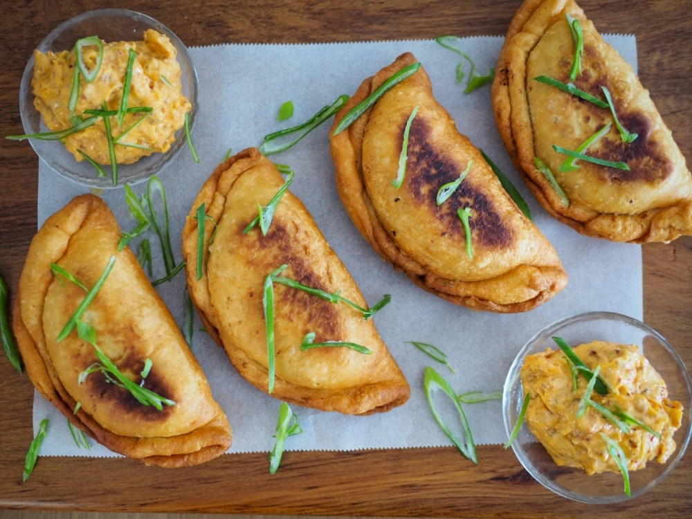 Stuff your empanadas with a classic "gyōza" filling for a fun recipe crossover. Stuff your empanadas with a classic "gyōza" filling for a fun recipe crossover.