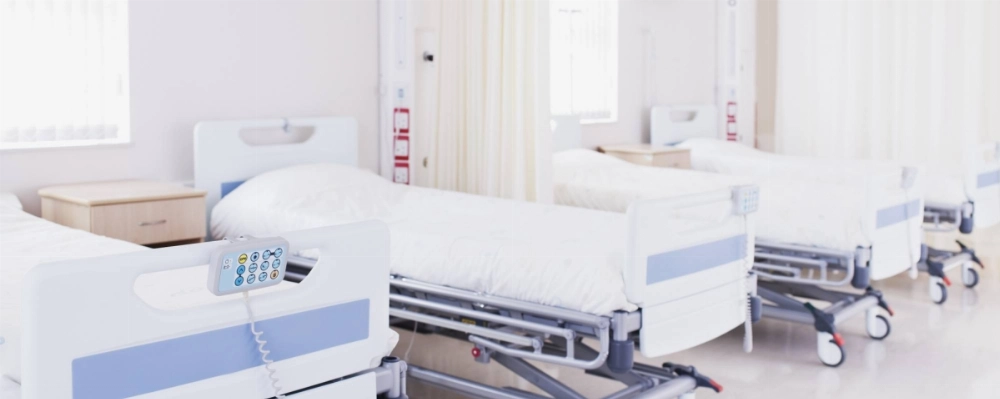 The ruling Liberal Democratic Party-Komeito coalition and Nippon Ishin no Kai have agreed to remove up to 110,000 redundant hospital beds across the country. The ruling Liberal Democratic Party-Komeito coalition and Nippon Ishin no Kai have agreed to remove up to 110,000 redundant hospital beds across the country.