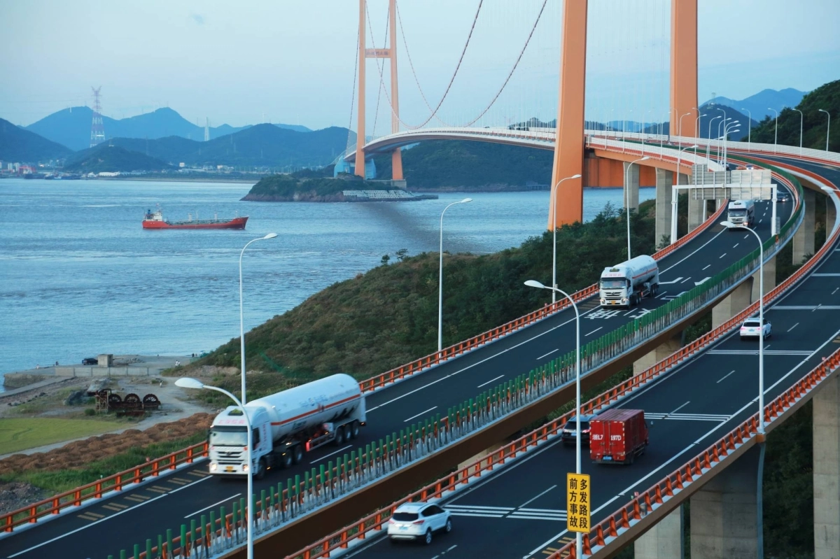 Tanker trucks carrying LNG from a terminal across the Xihoumen Bridge in Zhoushan, China. While Japan still has the largest number of LNG import terminal capacity and regasification facilities, China has many under construction and could overtake Japan in both categories by 2030. Tanker trucks carrying LNG from a terminal across the Xihoumen Bridge in Zhoushan, China. While Japan still has the largest number of LNG import terminal capacity and regasification facilities, China has many under construction and could overtake Japan in both categories by 2030.