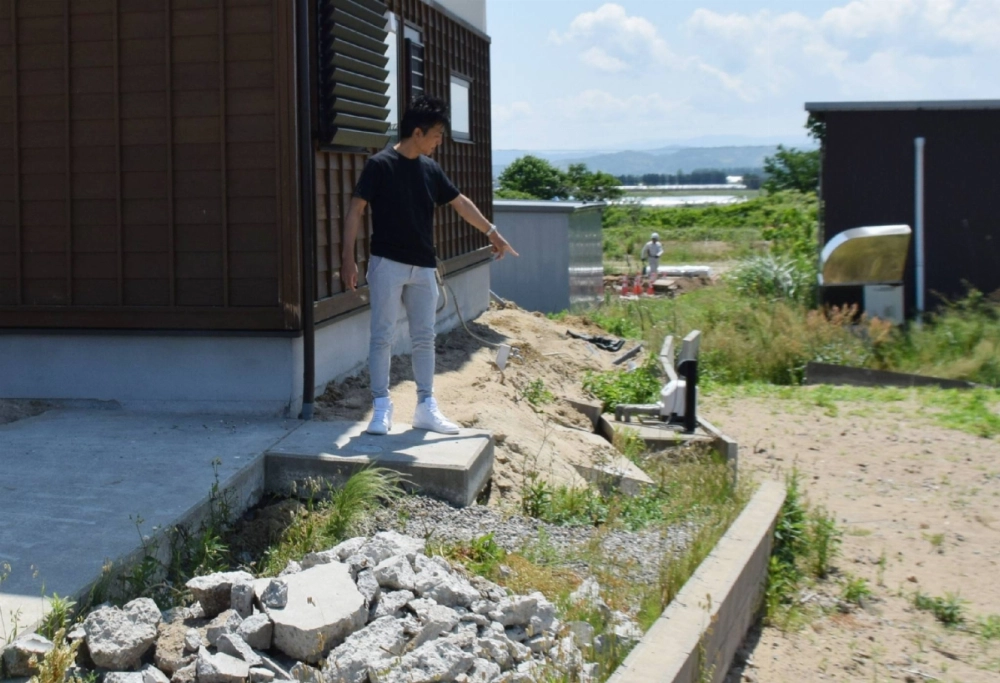 A resident in Uchinada, Ishikawa Prefecture, points to a boundary of his property with his neighbor which shifted due to liquefaction following the massive earthquake that hit the Noto Peninsula in January 2024. A resident in Uchinada, Ishikawa Prefecture, points to a boundary of his property with his neighbor which shifted due to liquefaction following the massive earthquake that hit the Noto Peninsula in January 2024.