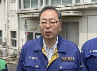 Komeito leader Tetsuo Saito speaks to reporters in Tokyo on Monday. | Jiji