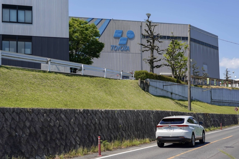 Toyota Industries' Nagakusa plant in Obu, Aichi Prefecture. Toyota group's tender offer to privatize Toyota Industries represents an 11.4% discount to its closing price before the plan was announced. Toyota Industries' Nagakusa plant in Obu, Aichi Prefecture. Toyota group's tender offer to privatize Toyota Industries represents an 11.4% discount to its closing price before the plan was announced.