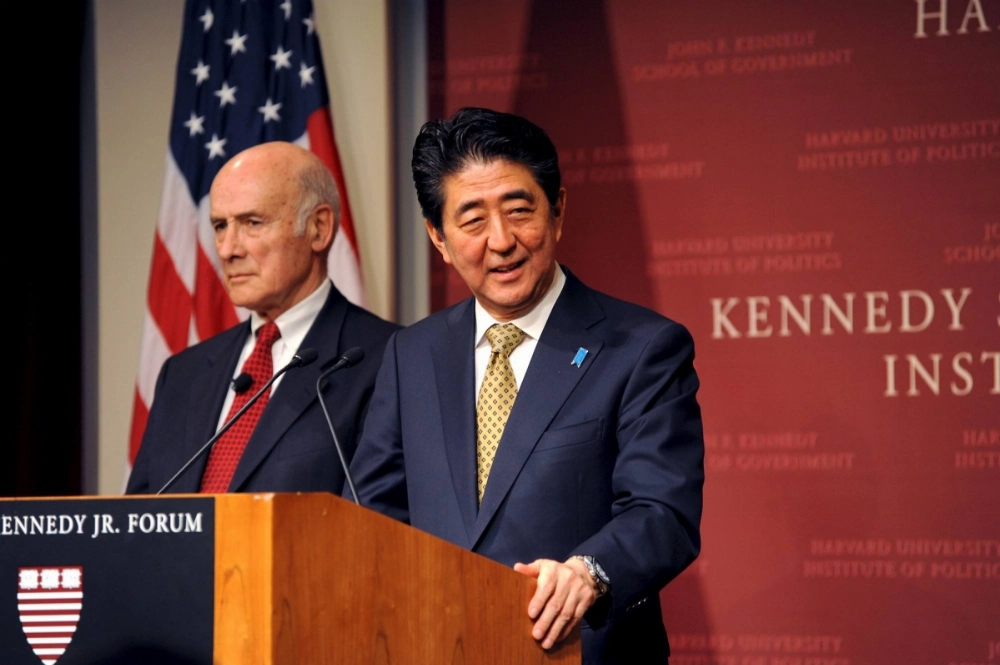 Joseph Nye (left) joins then-Prime Minister Shinzo Abe as he speaks at Harvard’s Kennedy School in Cambridge, Massachusetts, in April 2015. The deaths of Nye and Richard Armitage, two giants in Japan-U.S. relations, will surely leave a lasting impact on the alliance they helped shape. Joseph Nye (left) joins then-Prime Minister Shinzo Abe as he speaks at Harvard’s Kennedy School in Cambridge, Massachusetts, in April 2015. The deaths of Nye and Richard Armitage, two giants in Japan-U.S. relations, will surely leave a lasting impact on the alliance they helped shape.