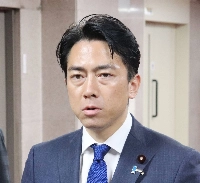 Agriculture minister Shinjiro Koizumi speaks to reporters in Tokyo on Thursday. | Jiji