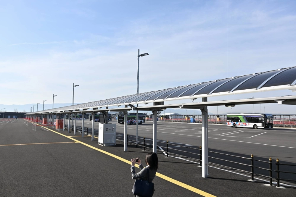 A 250-meter-long bus stop roof using perovskite solar cells in the city of Osaka A 250-meter-long bus stop roof using perovskite solar cells in the city of Osaka