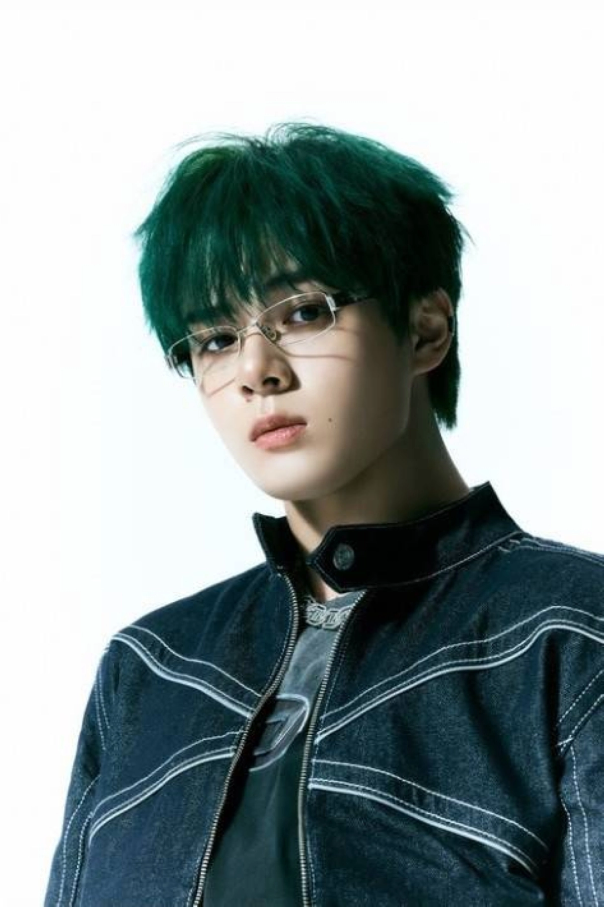 Shion Tsurubo, a member of boy band JO1, allegedly engaged in illegal gambling on an online casino website. Shion Tsurubo, a member of boy band JO1, allegedly engaged in illegal gambling on an online casino website.