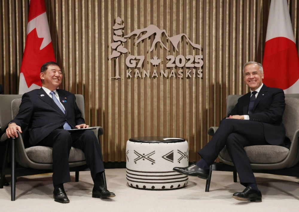 Prime Minister Shigeru Ishiba (left) and his Canadian counterpart, Mark Carney, hold talks on Monday in Kananaskis, Canada. Prime Minister Shigeru Ishiba (left) and his Canadian counterpart, Mark Carney, hold talks on Monday in Kananaskis, Canada.