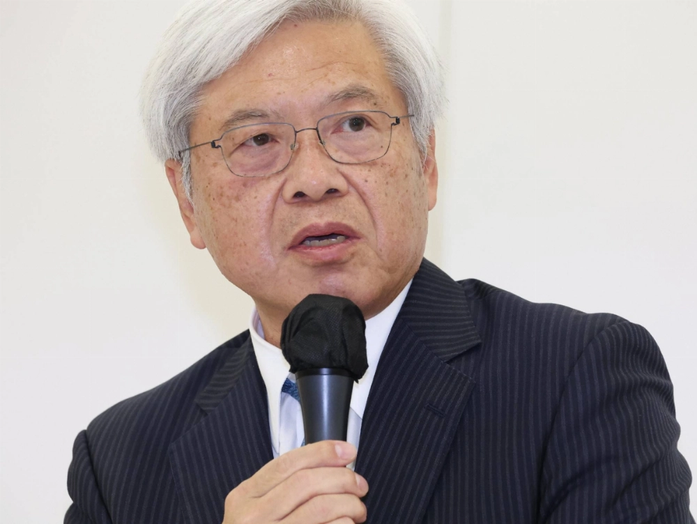 Japan Post President Tetsuya Senda speaks during a news conference in Tokyo on Tuesday. Japan Post President Tetsuya Senda speaks during a news conference in Tokyo on Tuesday.