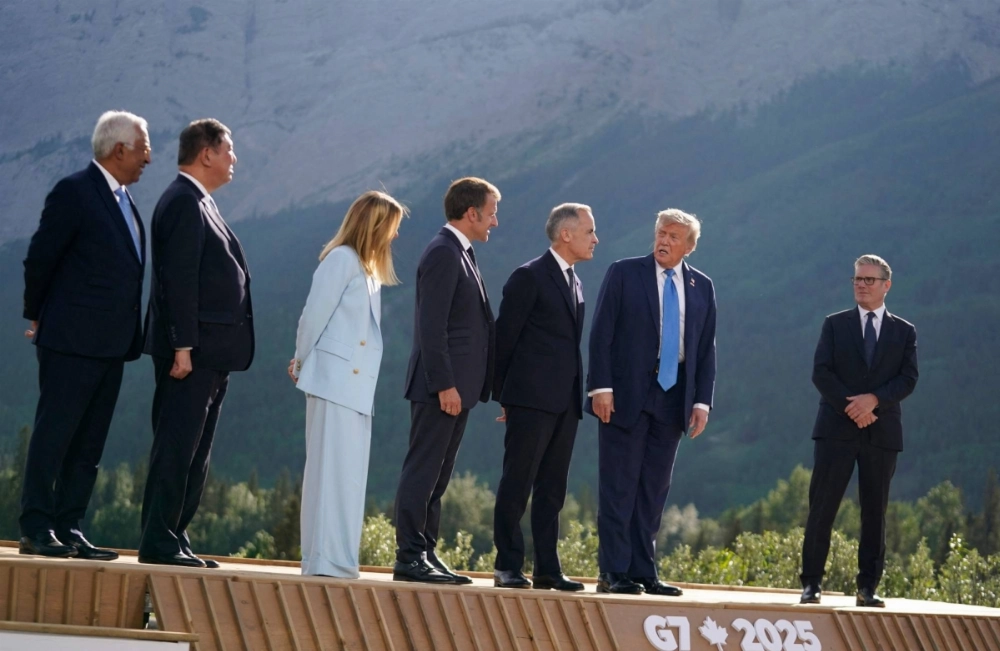 European Council President Antَnio Costa (from left to right), Prime Minister Shigeru Ishiba, Italian leader Giorgia Meloni, French President Emmanuel Macron, Canadian Prime Minister Mark Carney, U.S. President Donald Trump and leader Minister Keir Starmer pose for a family photo during the Group of Seven summit in Kananaskis, Alberta, on Monday. European Council President Antَnio Costa (from left to right), Prime Minister Shigeru Ishiba, Italian leader Giorgia Meloni, French President Emmanuel Macron, Canadian Prime Minister Mark Carney, U.S. President Donald Trump and leader Minister Keir Starmer pose for a family photo during the Group of Seven summit in Kananaskis, Alberta, on Monday.