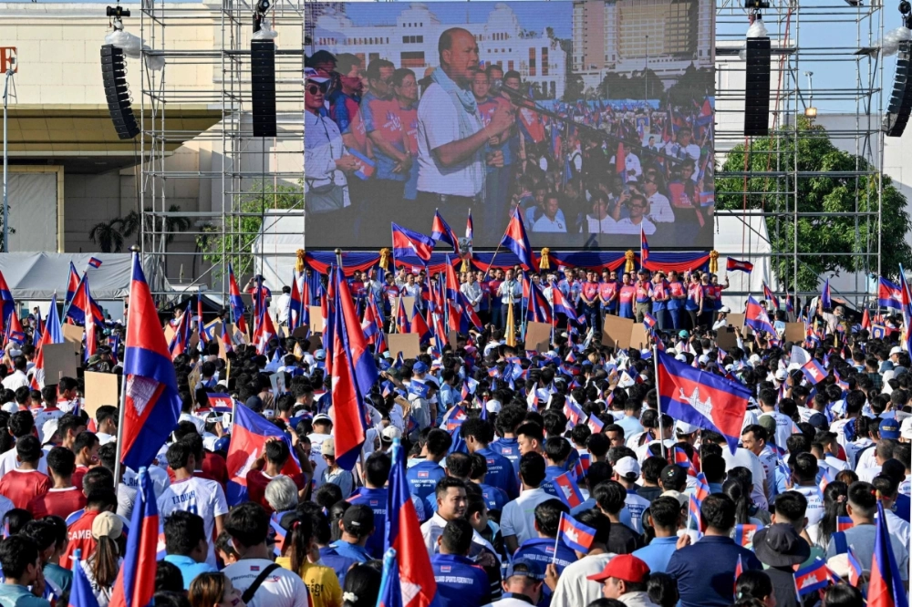 People take part in a solidarity march organized in support of the Cambodian government's actions in its recent border dispute with Thailand, in Phnom Penh on Wednesday. People take part in a solidarity march organized in support of the Cambodian government's actions in its recent border dispute with Thailand, in Phnom Penh on Wednesday.