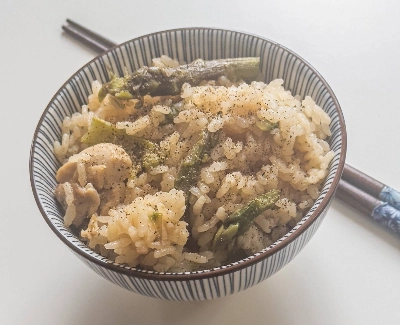Turn your old rice into a simple, delicious meal by cooking it with other ingredients. Turn your old rice into a simple, delicious meal by cooking it with other ingredients.