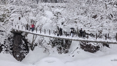 Scenes like this snow-covered bridge leading to the village of Shirakawa-go are what make the Three-Star Road worth traveling — its name notwithstanding. Scenes like this snow-covered bridge leading to the village of Shirakawa-go are what make the Three-Star Road worth traveling — its name notwithstanding.
