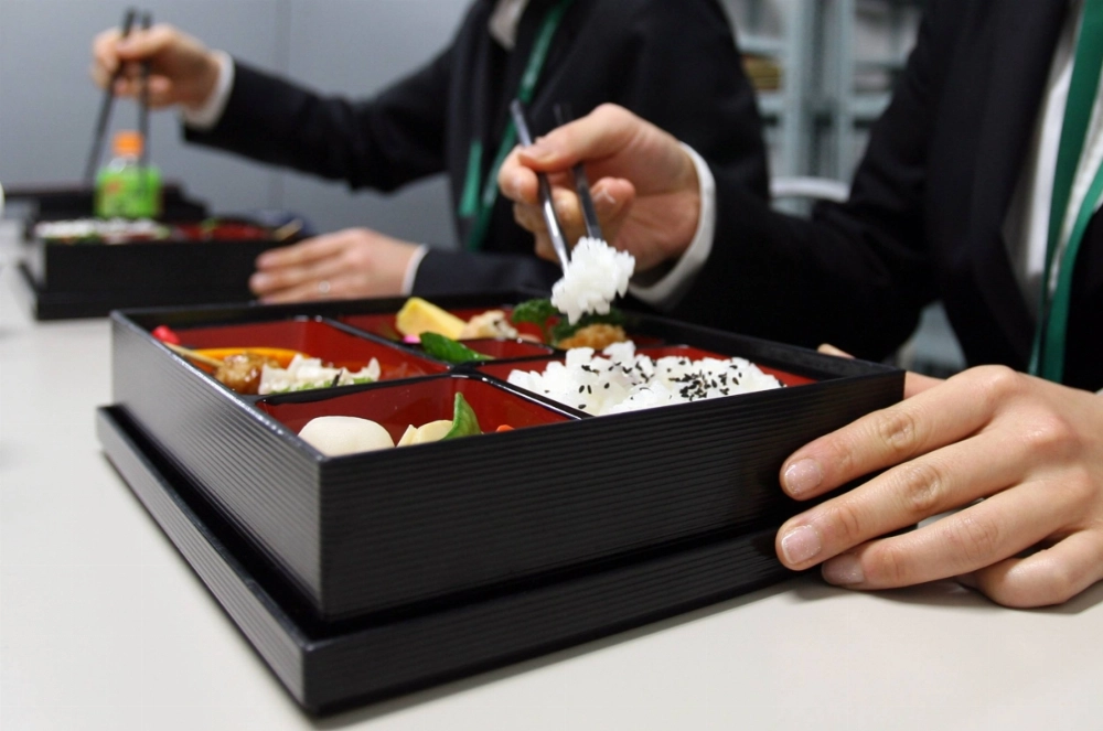 Bentos are popular with a wide range of people in Japan for convenience and price. Bentos are popular with a wide range of people in Japan for convenience and price.