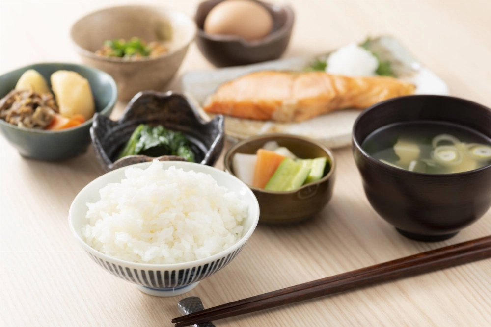 A recent study on the eating habits of Japanese workers has found that those who ate the most washoku were 17% to 20% less likely to show symptoms of depression compared to those who ate it the least. A recent study on the eating habits of Japanese workers has found that those who ate the most washoku were 17% to 20% less likely to show symptoms of depression compared to those who ate it the least.