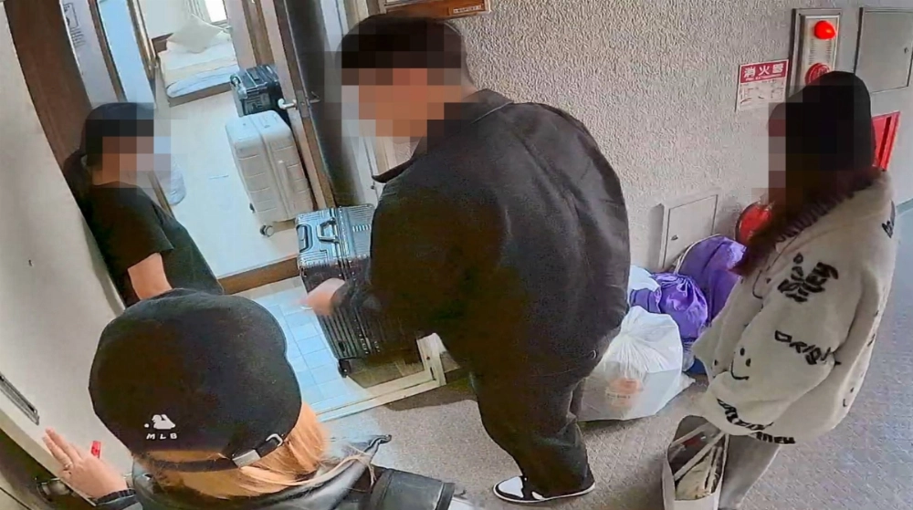 An undated photo supplied by a resident of an apartment complex in Tokyo's Itabashi Ward shows people who appear to be staff members offering illegal private lodging services. Their faces are blurred for privacy reasons. An undated photo supplied by a resident of an apartment complex in Tokyo's Itabashi Ward shows people who appear to be staff members offering illegal private lodging services. Their faces are blurred for privacy reasons.