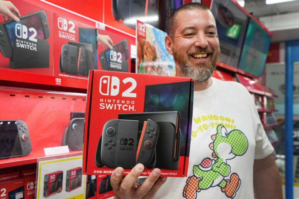 A customer buys a Nintendo Switch 2 in Tokyo on June 5. Online outrage over the gaming console’s price, terms and features was loud but meaningless, as record-breaking sales showed once again that internet backlash rarely reflects real consumer behavior. A customer buys a Nintendo Switch 2 in Tokyo on June 5. Online outrage over the gaming console’s price, terms and features was loud but meaningless, as record-breaking sales showed once again that internet backlash rarely reflects real consumer behavior.