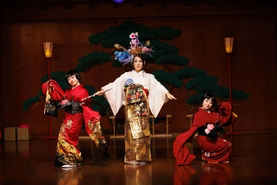 Maria Seiren, known for winning the first-ever “Japan’s Got Talent” with her opera voice, has also been training in traditional noh theater, creating productions that combine opera, noh and even pop music. Maria Seiren, known for winning the first-ever “Japan’s Got Talent” with her opera voice, has also been training in traditional noh theater, creating productions that combine opera, noh and even pop music.