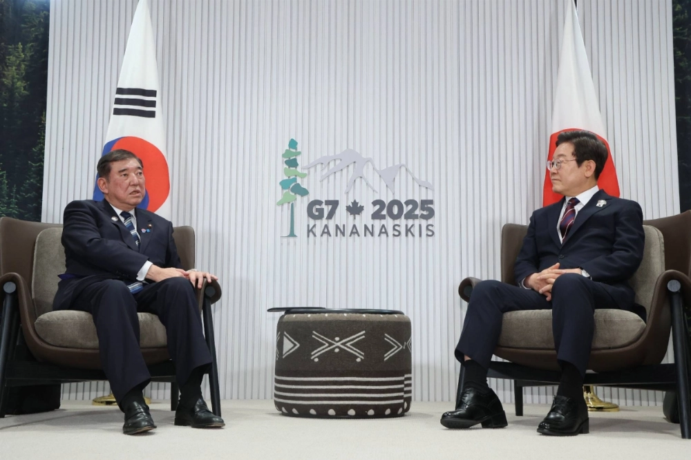 Prime Minister Shigeru Ishiba meets with South Korean President Lee Jae Myung on the sidelines of the Group of Seven leaders' summit in Kananaskis in Alberta, Canada, on June 17. Prime Minister Shigeru Ishiba meets with South Korean President Lee Jae Myung on the sidelines of the Group of Seven leaders' summit in Kananaskis in Alberta, Canada, on June 17.