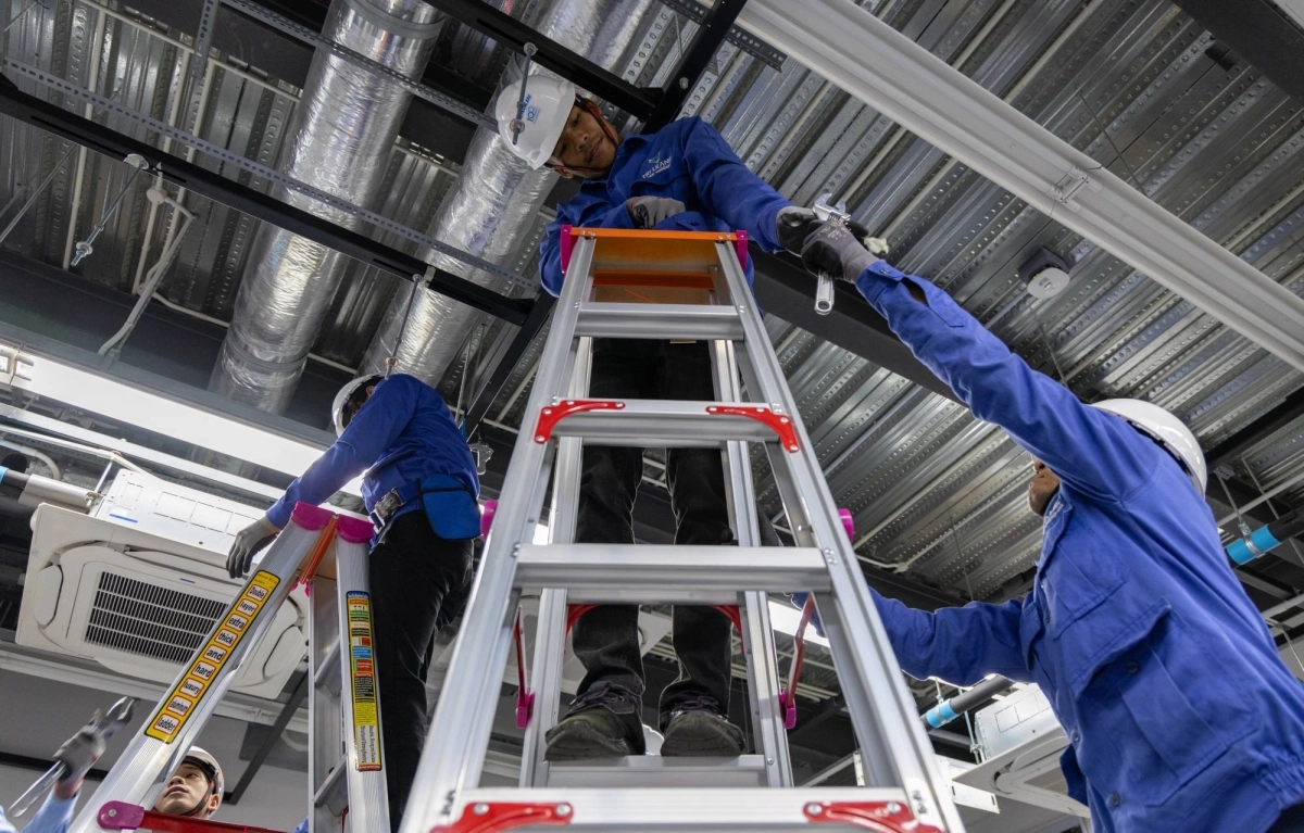 Trainees practice installing an air conditioner at a Daikin facility in Phnom Penh. Daikin has vowed to reach net-zero emissions by 2050 as it seeks to rollout more efficient products.  Trainees practice installing an air conditioner at a Daikin facility in Phnom Penh. Daikin has vowed to reach net-zero emissions by 2050 as it seeks to rollout more efficient products.