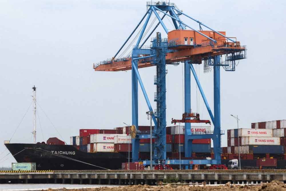 A container is loaded onto a cargo ship at Hai Phong port in Vietnam. A trade deal secured by Vietnam with the U.S. sets a high bar for Japan's tariff talks. A container is loaded onto a cargo ship at Hai Phong port in Vietnam. A trade deal secured by Vietnam with the U.S. sets a high bar for Japan's tariff talks.