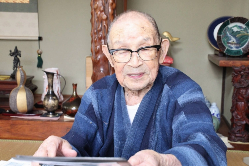 Former soldier Shuzo Yamada recounts his experience of being detained in Mongolia after World War II, in Nanto, Toyama Prefecture, in May. Former soldier Shuzo Yamada recounts his experience of being detained in Mongolia after World War II, in Nanto, Toyama Prefecture, in May.