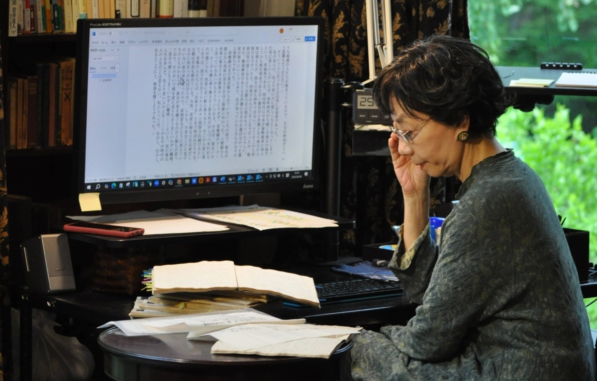 Minae Mizumura works at her desk at her cottage in Karuizawa, a popular summer retreat for Japanese writers. Minae Mizumura works at her desk at her cottage in Karuizawa, a popular summer retreat for Japanese writers.