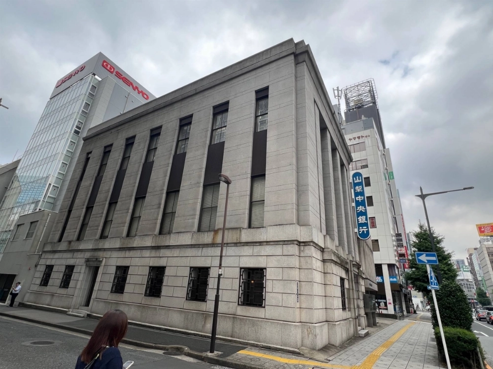 Yamanashi Chuo Bank's Tokyo office. The regional bank has set up an "investment advisory firm” to get around internal salary limits and attract talent. Yamanashi Chuo Bank's Tokyo office. The regional bank has set up an "investment advisory firm” to get around internal salary limits and attract talent.