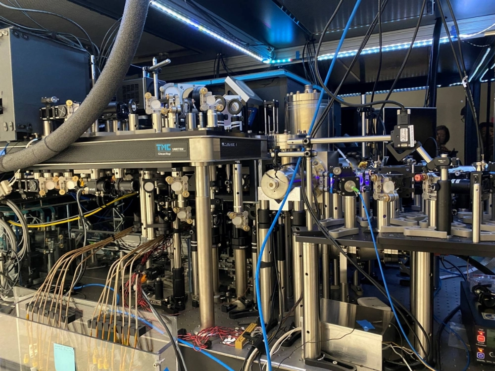 A Phoenix quantum computer made by Atom Computing, in Berkeley, California. Japan is advancing in quantum research but lags in commercialization. To compete globally, it must shift from a research-focused approach to one driven by industry, investment and real-world applications. A Phoenix quantum computer made by Atom Computing, in Berkeley, California. Japan is advancing in quantum research but lags in commercialization. To compete globally, it must shift from a research-focused approach to one driven by industry, investment and real-world applications.