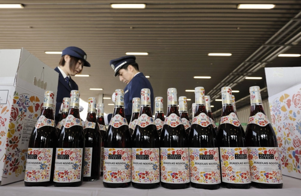 Kirin Holdings said that it will stop selling Beaujolais Nouveau in Japan due to rising freight costs and the shifting preferences of wine drinkers in Japan. Kirin Holdings said that it will stop selling Beaujolais Nouveau in Japan due to rising freight costs and the shifting preferences of wine drinkers in Japan.