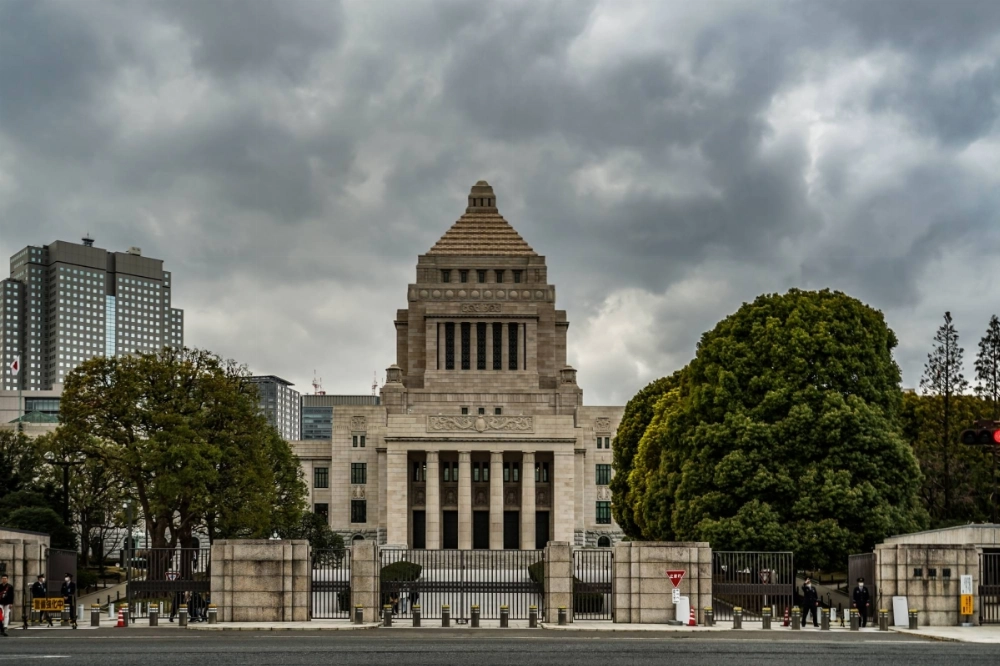 Tokyo’s skyline keeps evolving, but the country’s drab, outdated government district, long hours, low pay and poor work conditions are driving young bureaucratic talent away just when it needs them most. Tokyo’s skyline keeps evolving, but the country’s drab, outdated government district, long hours, low pay and poor work conditions are driving young bureaucratic talent away just when it needs them most.